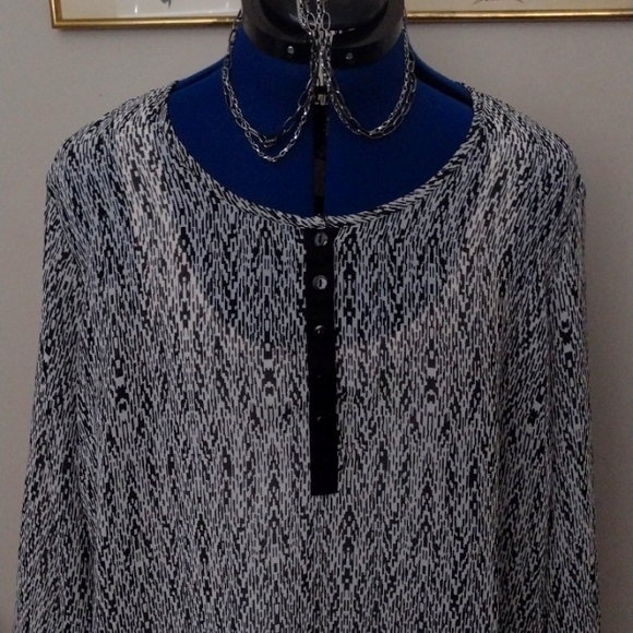 🆕 Light Weight Flowy Slightly Sheer w Button Tunic by JESSICA! Better IRL! - Picture 3 of 6